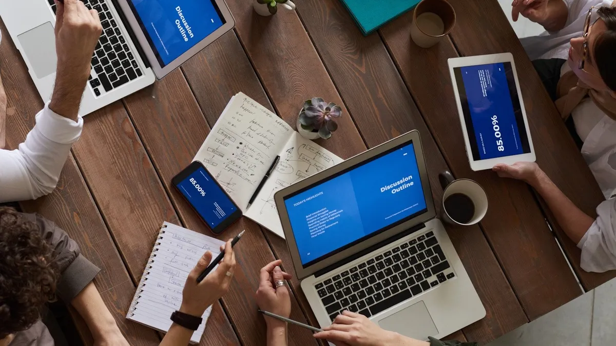 illustrazione invito contatto