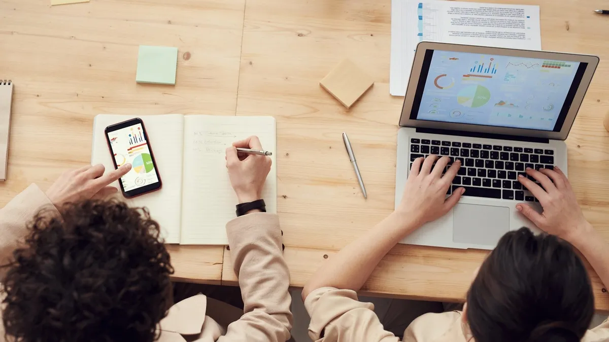 illustrazione contatti memphis